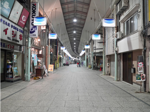 商店街アーケードです